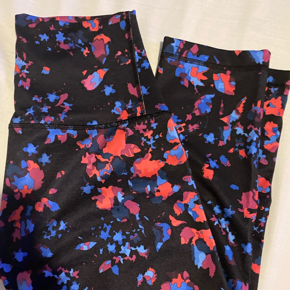 Lululemon legging Capri pants. Size 6.